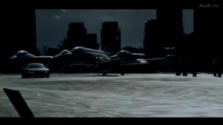 Video: Audi R8 se ia la intrecere cu un avion Video: Audi R8 se ia la intrecere cu un avion