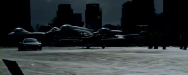 Video: Audi R8 se ia la intrecere cu un avion
