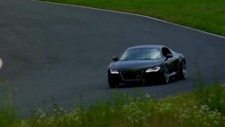 Video: Audi R8 V8 Supercharged, mai rapid decat V10-le FSI?