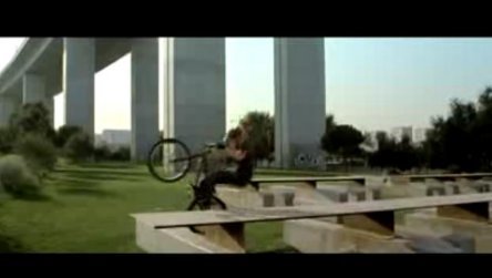 VIDEO: Bike Tricks pentru Volkswagen Golf Estate VIDEO: Bike Tricks pentru Volkswagen Golf Estate