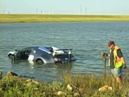 Video: Bugatti Veyron la apa! Video: Bugatti Veyron la apa!