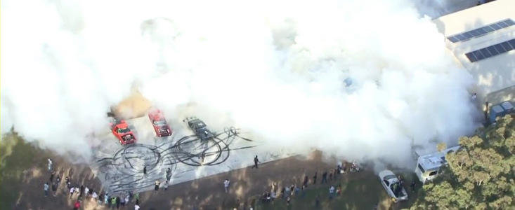 VIDEO: Burnout in stil barbar la o 'petrecere' din Australia VIDEO: Burnout in stil barbar la o 'petrecere' din Australia