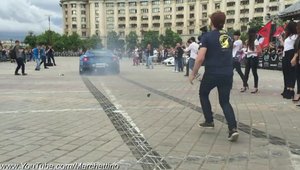 VIDEO: Cam asa arata un burnout cu un Ferrari F12 TDF in Piata Constitutiei