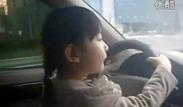 VIDEO: Cea mai tanara soferita din lume are 4 ani si este din China! VIDEO: Cea mai tanara soferita din lume are 4 ani si este din China!