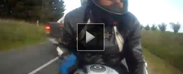 Video: cel mai norocos motociclist din lume