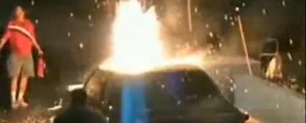 VIDEO - Cel mai tare foc de artificii facut de o masina la un drag-race!