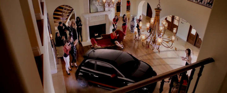 VIDEO: Charlie Sheen si Fiat 500 Abarth, impreuna intr-un promo inedit VIDEO: Charlie Sheen si Fiat 500 Abarth, impreuna intr-un promo inedit