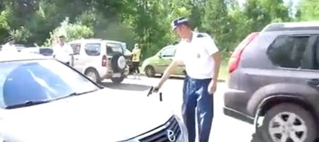 Video cu politia din Rusia: cum se opreste o masina in trafic