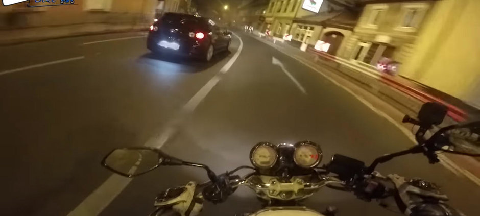 VIDEO cu un accident din Romania: Cand doi prosti se intalnesc la semafor