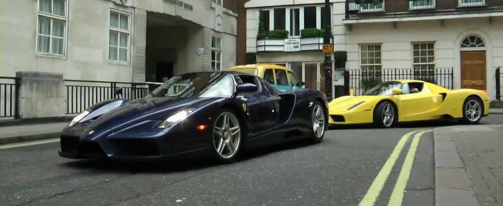 VIDEO: Doua Ferrari Enzo isi dau intalnire in centrul Londrei