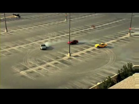 Video: Drifturi cu modelele Sports Illustrated Video: Drifturi cu modelele Sports Illustrated