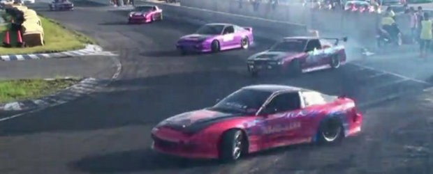 Video: Drifturi la maxim! Zeci de masini de-a latu' pe aceeasi pista!