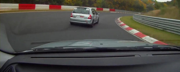 VIDEO: Duel la Nurburgring intre un BMW E36 si un Renault Clio RS!
