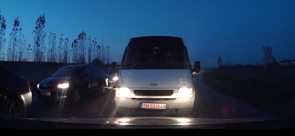 VIDEO: E clar, suntem o tara cu soferi cazuti din bananier, cu IQ de popandau VIDEO: E clar, suntem o tara cu soferi cazuti din bananier, cu IQ de popandau