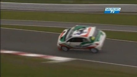 Video: Fiat 500 Abarth pe 2 roti!