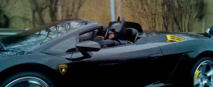 Video Funny: Adio Batmobile! Batman conduce, mai nou, un Lamborghini