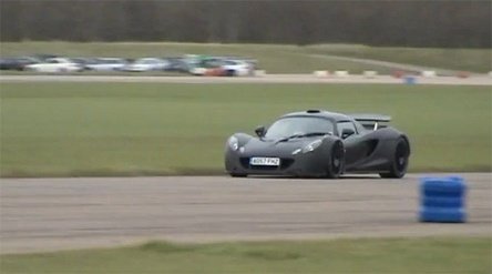 Video: Hennessey Venom GT ia cu asalt circuitul