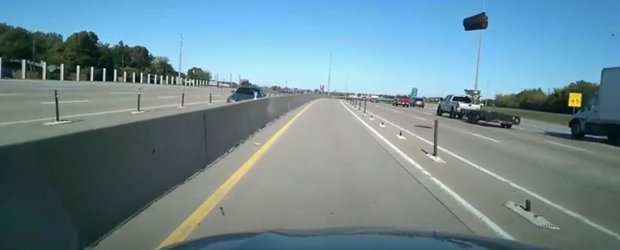 VIDEO INCREDIBIL: Primeste un tomberon in parbriz la 120 km/h!