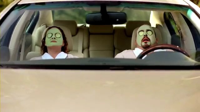 Video: Infiniti ironizeaza Lexus in doua spoturi publicitare