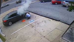 VIDEO infricosator: un cauciuc explodeaza in timp ce este umflat