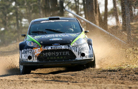 Video: Ken Block se pregateste de 100 Acre Wood Rally Video: Ken Block se pregateste de 100 Acre Wood Rally