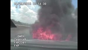 VIDEO: Masina de politie ia foc dupa o urmarire pe autostrada