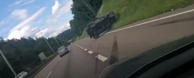 Video: Momentul in care o soferita nervoasa rastoarna un Mercedes G-Class pe o autostrada din Norvegia