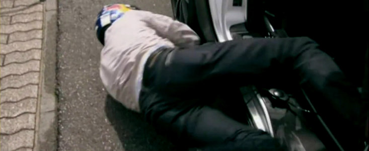 VIDEO: Nico Rosberg ii ofera lui David Coulthard o plimbare de neuitat VIDEO: Nico Rosberg ii ofera lui David Coulthard o plimbare de neuitat