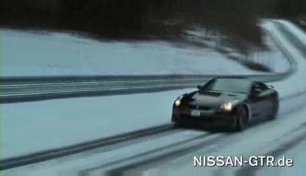 Video: Nissan GT-R pe zapada, la Nurburgring Video: Nissan GT-R pe zapada, la Nurburgring