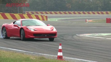 Video: Noul 458 Italia a ajuns pe mana jurnalistilor