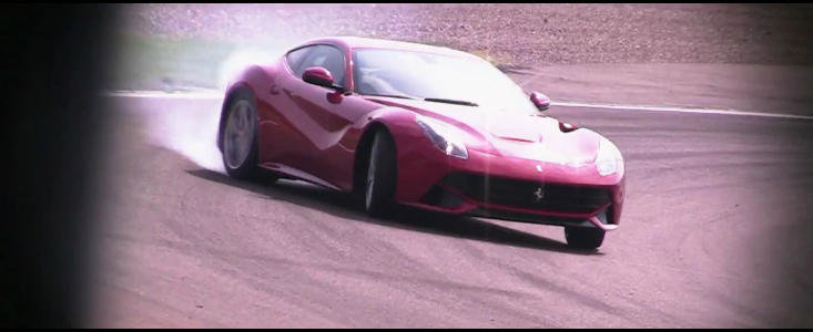 VIDEO: Noul Ferrari F12 Berlinetta se dezlantuie pe circuitul de la Fiorano