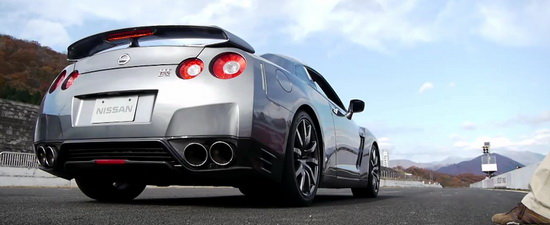 Video: Noul Nissan GT-R accelereaza de la 0 la 100 km/h in doar 3.0 secunde! Video: Noul Nissan GT-R accelereaza de la 0 la 100 km/h in doar 3.0 secunde!
