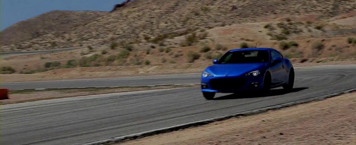 VIDEO: Noul Subaru BRZ invita la dans ultimul Ford Mustang V6