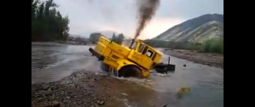 Video off-road extrem: camionul care pacaleste moartea