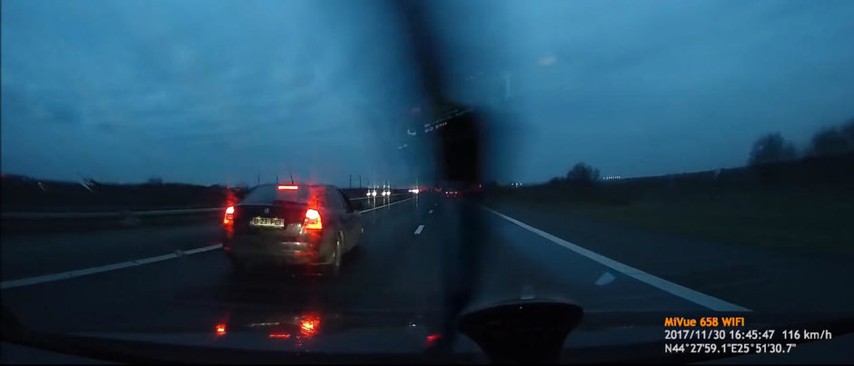 VIDEO pe A1: Traim in epoca egalitatii intre sexe! Dar aceasta femeie nu are ce sa caute la volan VIDEO pe A1: Traim in epoca egalitatii intre sexe! Dar aceasta femeie nu are ce sa caute la volan