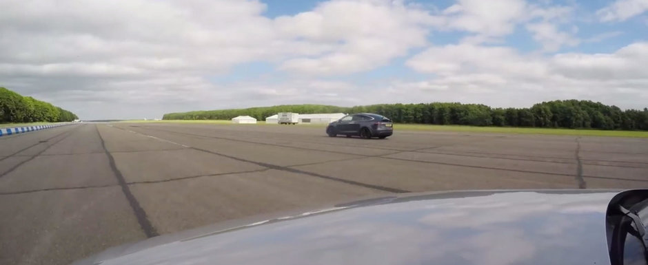 VIDEO: Primul SUV de la Tesla bate un RS4 Avant de parca ar avea motor 1.9 TDI