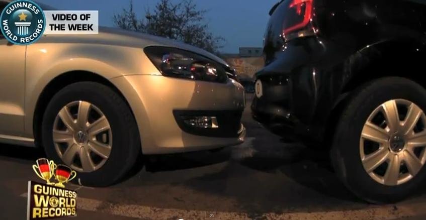 Video: record omologat de Guiness - cea mai stramta parcare laterala Video: record omologat de Guiness - cea mai stramta parcare laterala