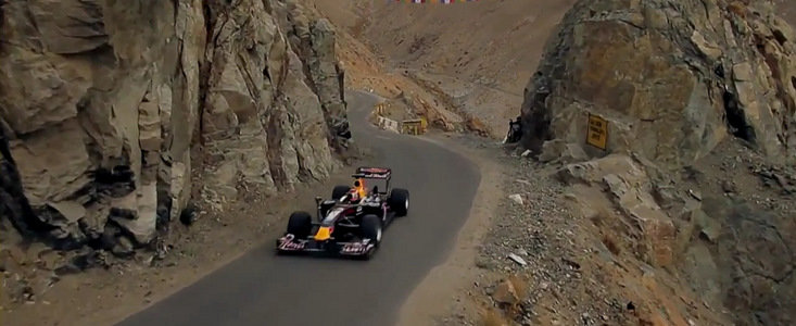 VIDEO: Red Bull Racing cucereste cel mai inalt drum din lume