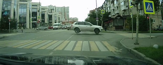 VIDEO: Rusii au inventat masina care zboara prin intersectii