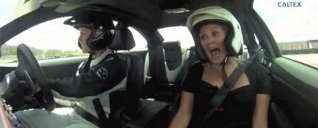 Video: Sabine Schmitz face o noua blonda sa tipe!