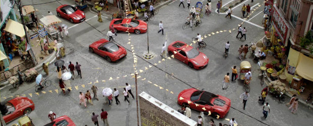 VIDEO: Shell promoveaza uleiul Helix printr-o reclama plina cu modele Ferrari