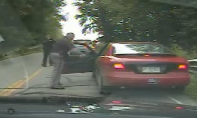 Video: sofer de 7 ani tras pe dreapta de catre politie Video: sofer de 7 ani tras pe dreapta de catre politie