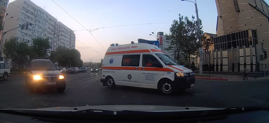 VIDEO: Sofer lasat fara permis vs. Politia Rutiera. Cine are dreptate? VIDEO: Sofer lasat fara permis vs. Politia Rutiera. Cine are dreptate?
