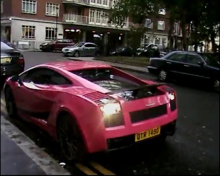 Video: Tauras pink pe strazile din Londra... Video: Tauras pink pe strazile din Londra...