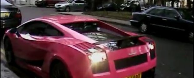 Video: Tauras pink pe strazile din Londra...