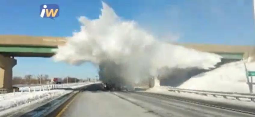 VIDEO: Un camion explodeaza cu... zapada VIDEO: Un camion explodeaza cu... zapada