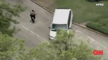 VIDEO: Un cetatean s-a jucat de-a hotii si vardistii cu politia VIDEO: Un cetatean s-a jucat de-a hotii si vardistii cu politia