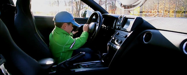 VIDEO: Un copil de cinci ani conduce un Nissan GT-R