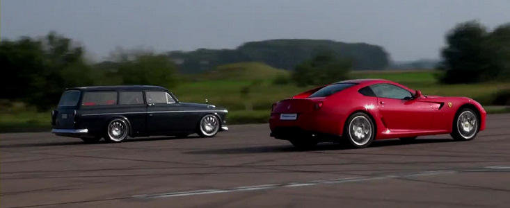 VIDEO: Un Ferrari 599 GTB se ia la intrecere cu... Volvo-ul bunicului VIDEO: Un Ferrari 599 GTB se ia la intrecere cu... Volvo-ul bunicului