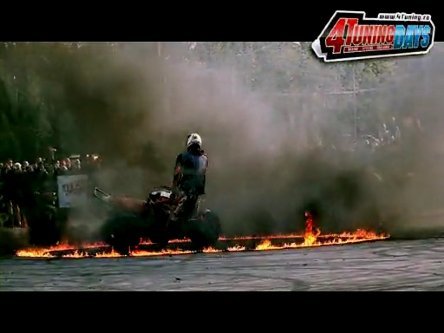 Video: Un show incendiar oferit de Becman